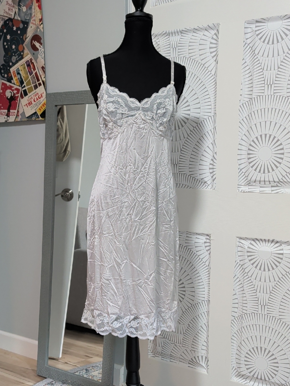 Vintage Wonder Maid Size 34 Women's Silky Lace-Trim Slip